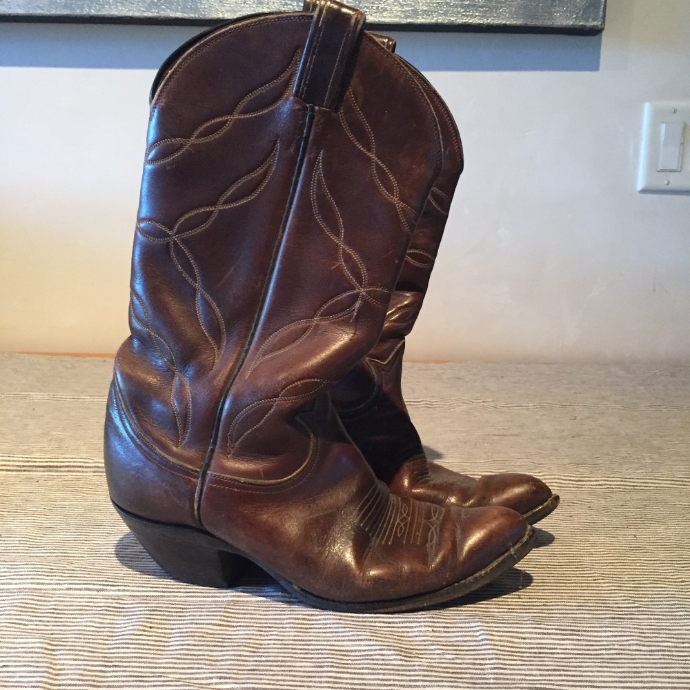 Women's cowboy boots, size 7-1/2